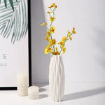 vases blancs modernes rayures horizontales rose pâle vert clair décoration intérieure minimalistes
