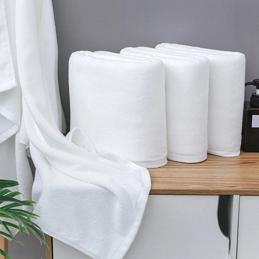 serviette bain blanche coton épais séchage rapide absorbant moderne accrochée texteure bouclée