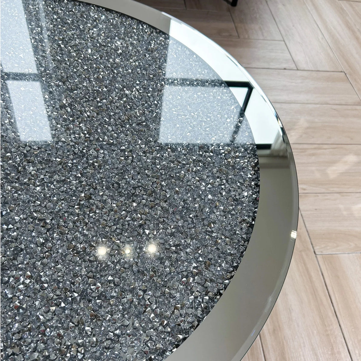 table basse ronde moderne transparente motifs cristal argentée chic salon chambre