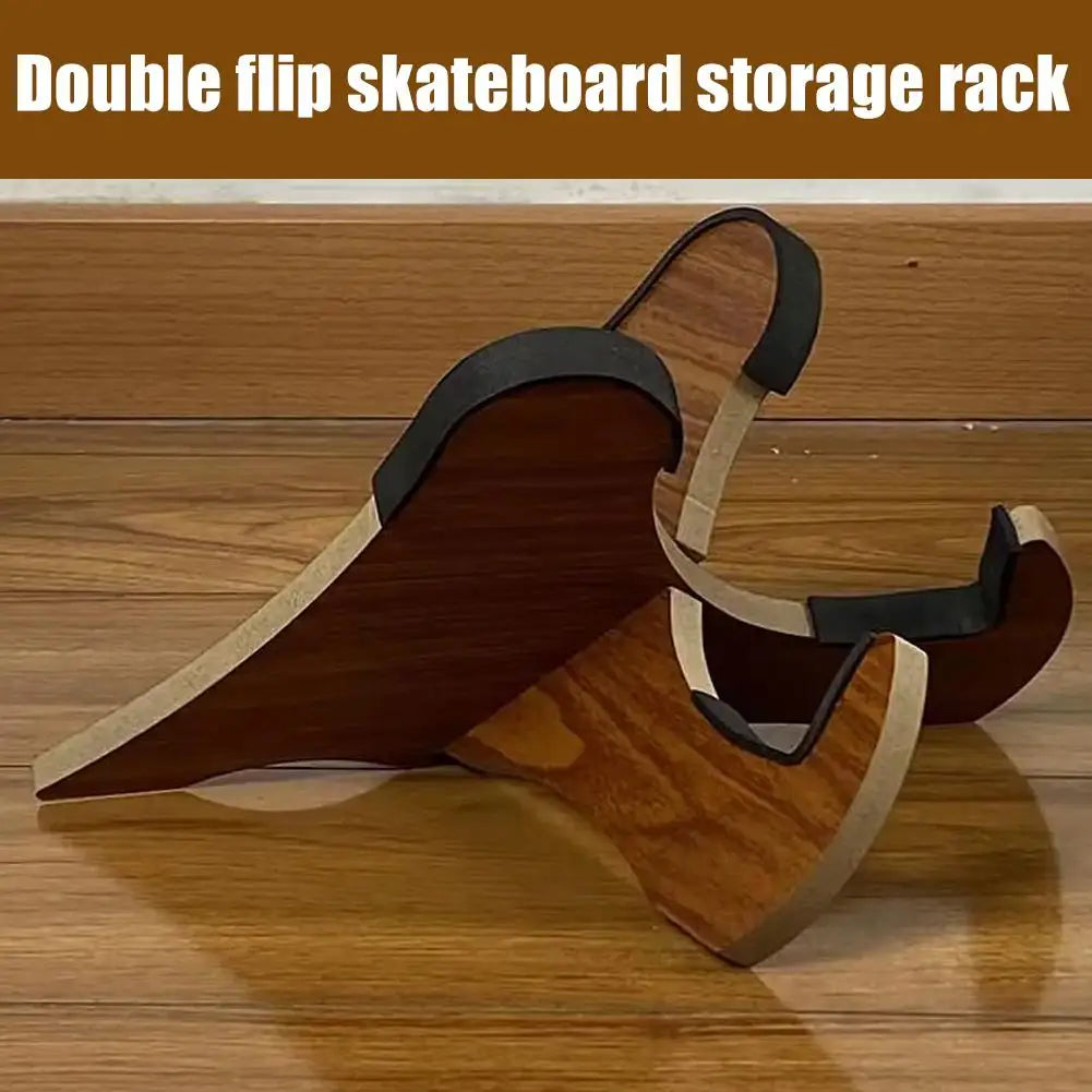 support rangement rack planche skateboard bois naturel noir minimaliste clips noirs moderne