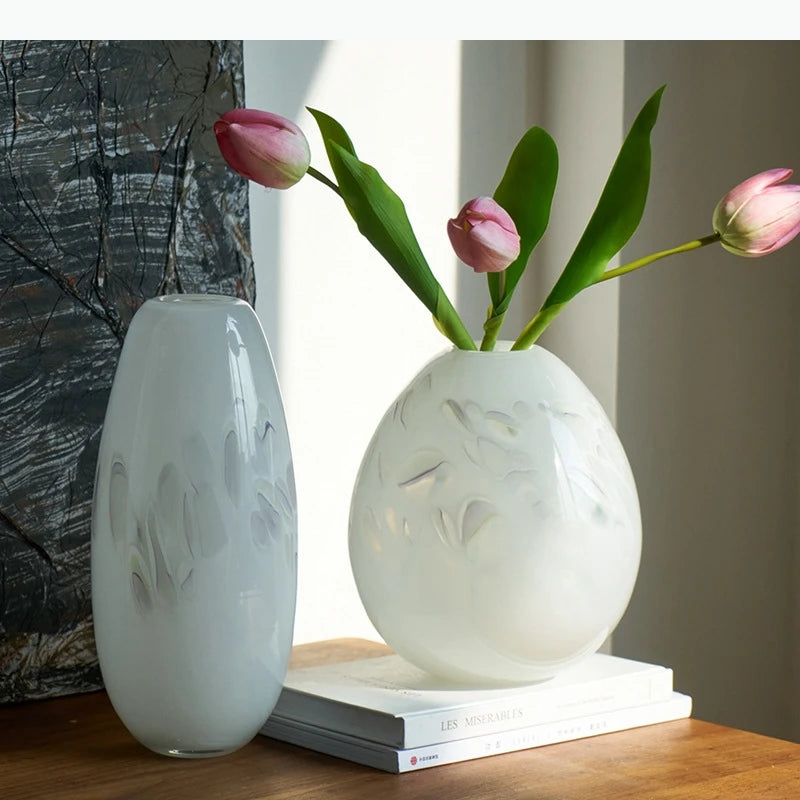 vase verre dégradé blanc motif floral moderne décoration intérieure sophistiquée minimaliste arrangement table