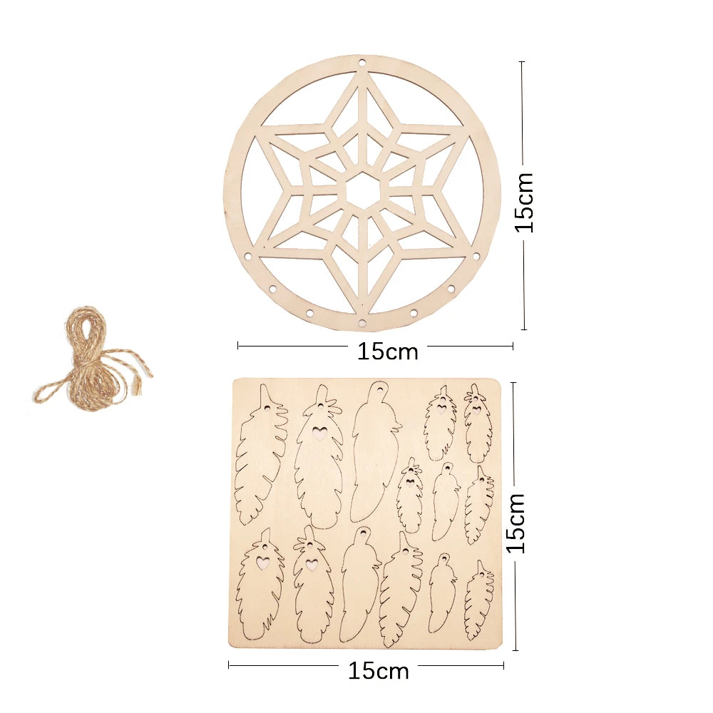 attrape rêves boho artisanal plumes motifs géométriques naturel bois chambre décoration murale