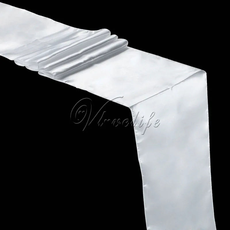 nappe table satin mariage événement extérieur banqueterie couleur or argent violet rouge festive
