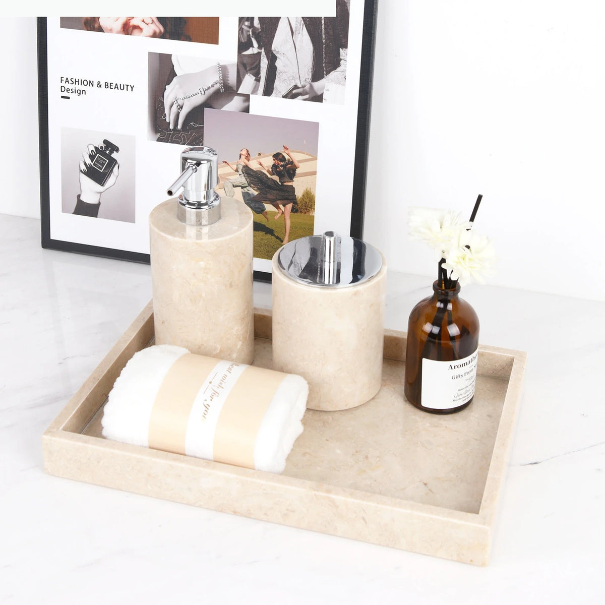 ensemble salle bain moderne marbre beige flacon savon désinfectant boîte cotons tiges rangement accessoires