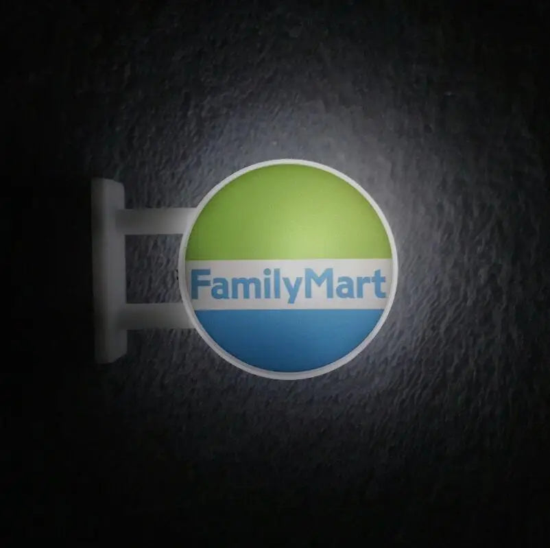 panneau lumineux moderne aimanté clips vert bleu blanc logos enseignes family mart lawson station