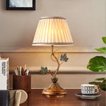lampe table classique abat jour rayé beige ornement métal doré feuilles vertes interrupteur câble