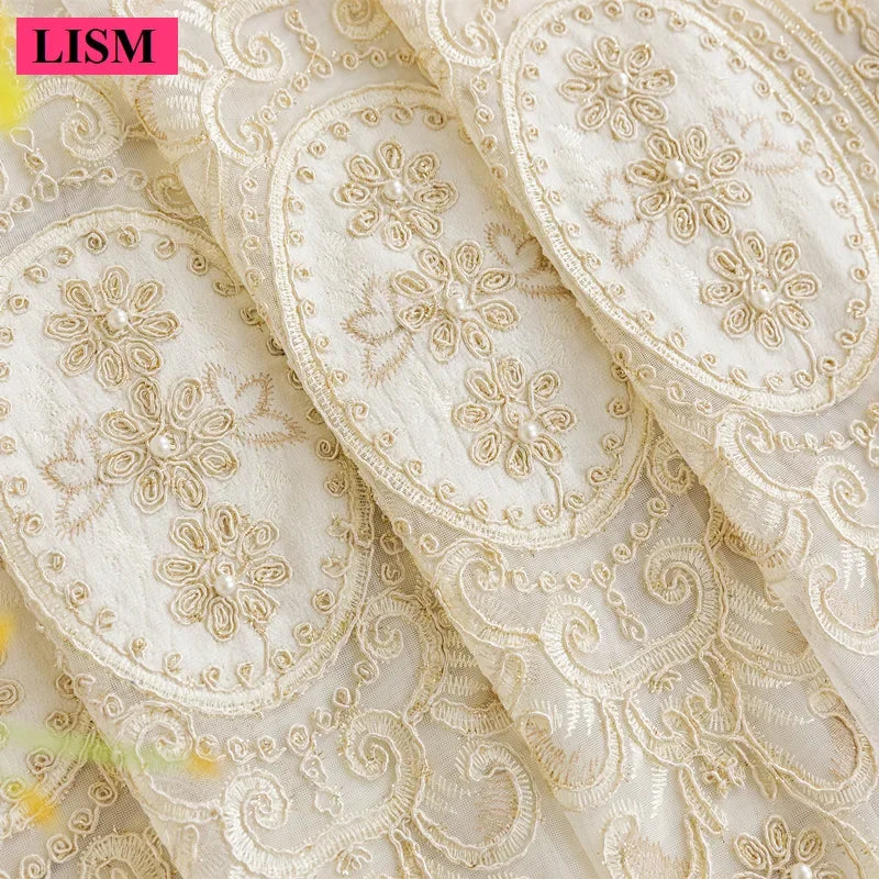 rideau beige clair broderie florale dentelle tulle classique fenêtre salon chambre maison luxe