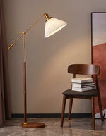 lampe sol moderne or bois ampoule e27 plissée base circulaire hauteur 125cm