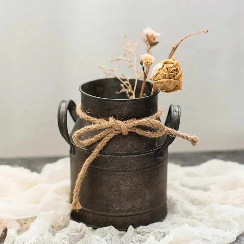 vase rustique fleurs séchées pot lait décoratif aspect vieilli corde jute noir beige tableau