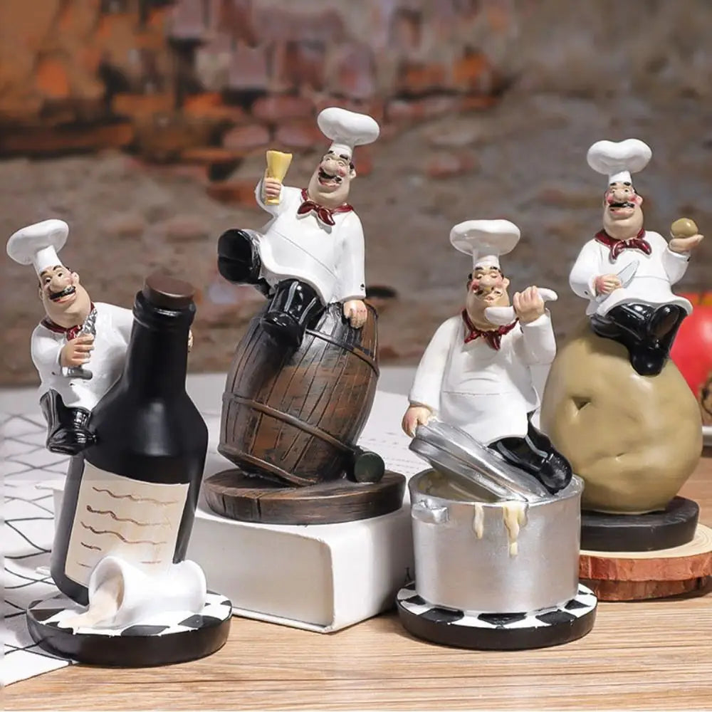 statue cuisinier cartoon uniforme blanc tablier noir chapeau cuillère dorée bouteille pot pomme terre