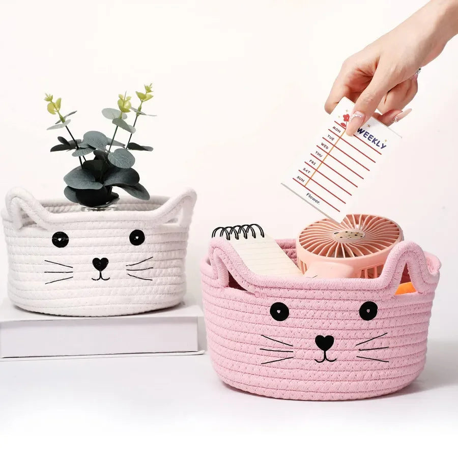 panier tissé rose blanc beiges motifs chats poignées rangement moderne