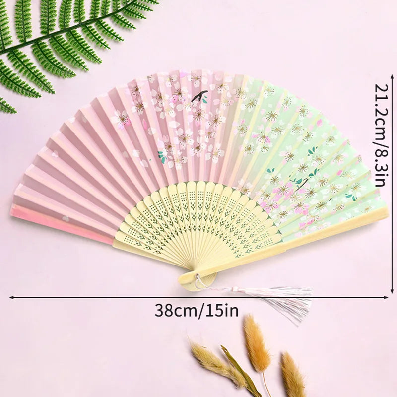 éventail pliant traditionnel bambou motif fleurs cerisier pompon mariage élégant