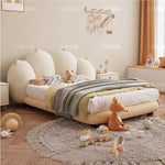 lit moderne minimaliste velours doux beige gris blanc chambre adolescente oreillers coussins