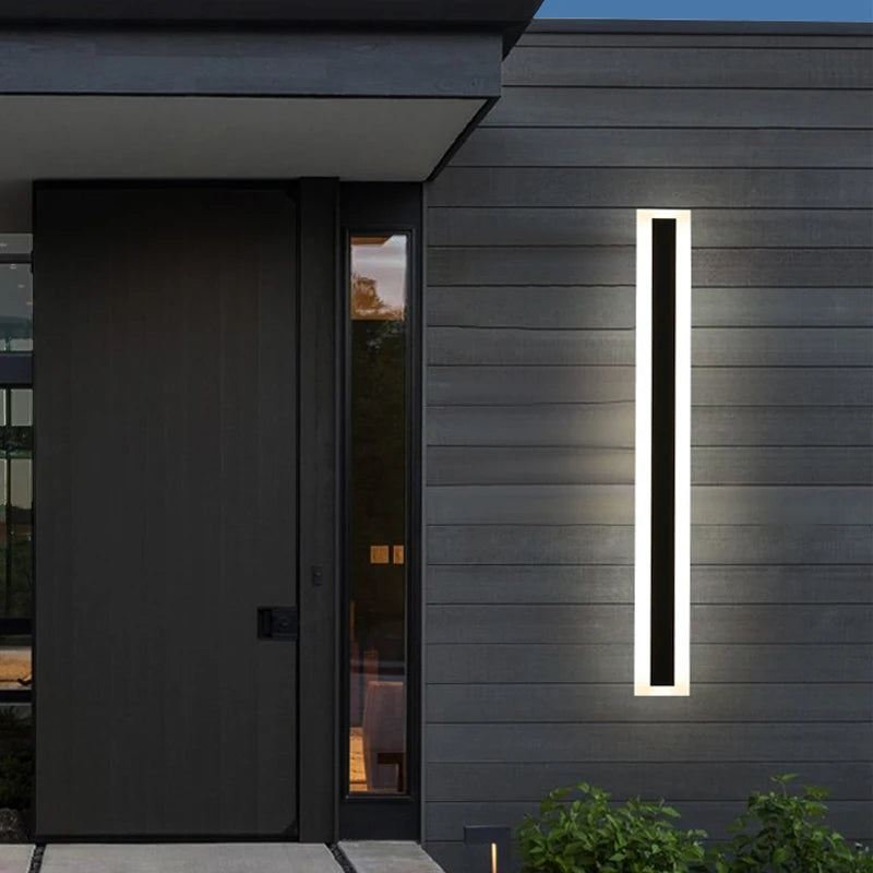 Installation de l'applique murale LED sur un mur extérieur