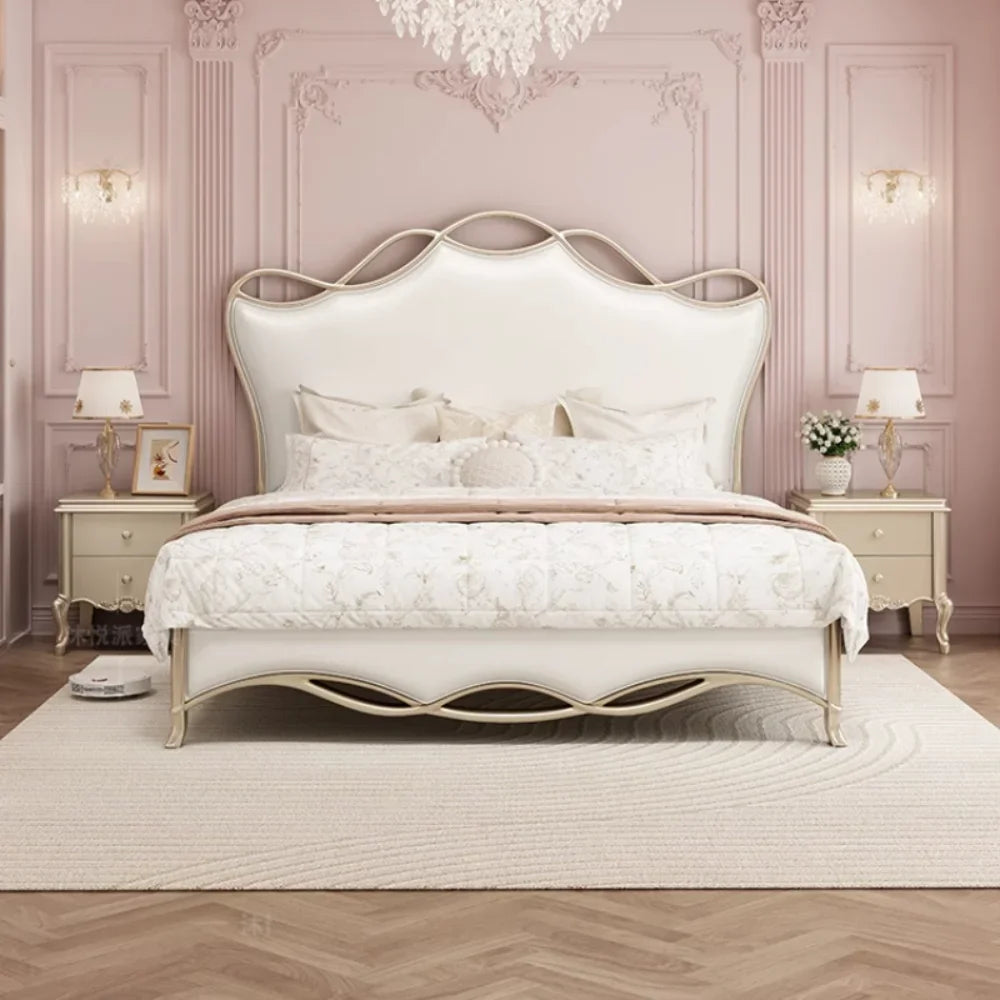lit double cadre bois blanc détails dorés classique luxe chambre moderne meuble maison