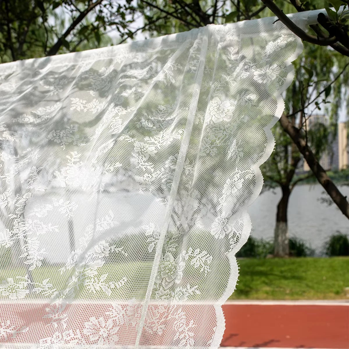 voile fenêtre transparente brodée fleurs blanches fond blanc polyester large 100cm hauteur 110cm 180cm