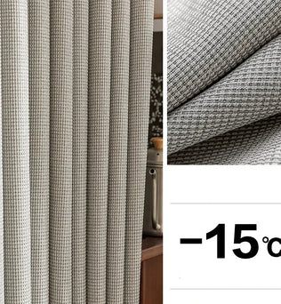 Rideau thermique isolant gris moderne, idéal pour économiser l'énergie, résistant au froid jusqu'à -15°C. Parfait pour embellir et protéger votre intérieur des intempéries tout en apportant une touche élégante et contemporaine à votre décoration. Profitez d'une ambiance chaleureuse et cocooning grâce à ce rideau performant et esthétique.