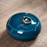 cendrier moderne élégant texture granulée motifs floraux noir bleu vert anneau métallique anti insectes