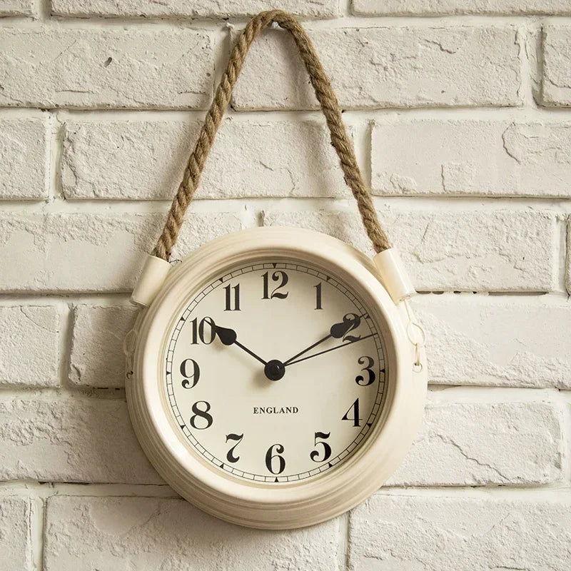 horloge murale vintage métal gris clair moderne fixation numérotée diamètre 22 rond