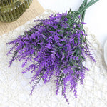 décoration intérieure moderne bouquet artificiel lavande violet rouge jaune vase minimaliste