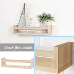 Étagère murale en bois avec épices et huiles essentielles