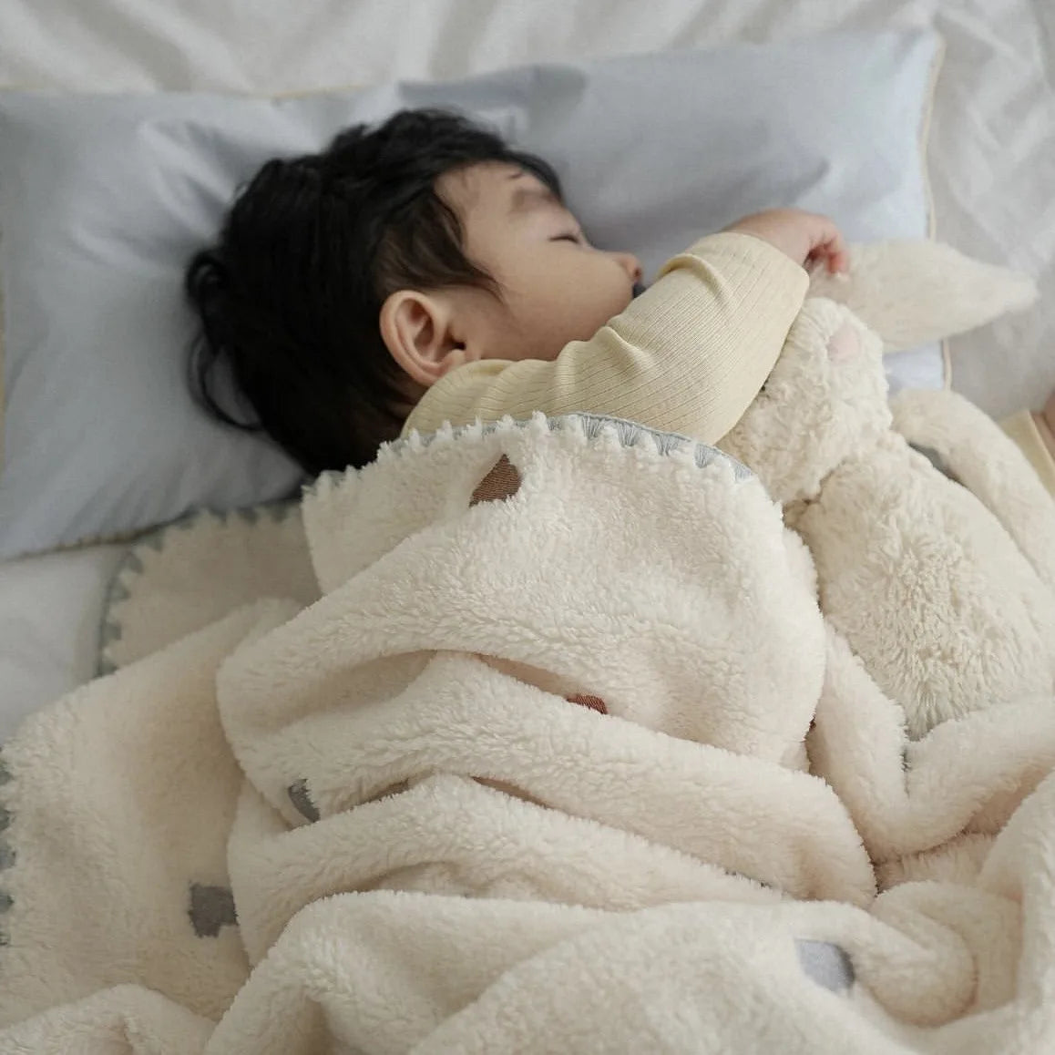 couverture bébé velours hiver coeurs animaux beige jouet cœur lapin blanc doux