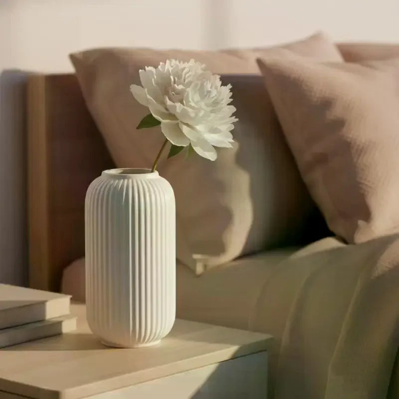 vase plastique strié blanc rose beige orange moderne minimaliste décoration intérieure fleurs artificiels