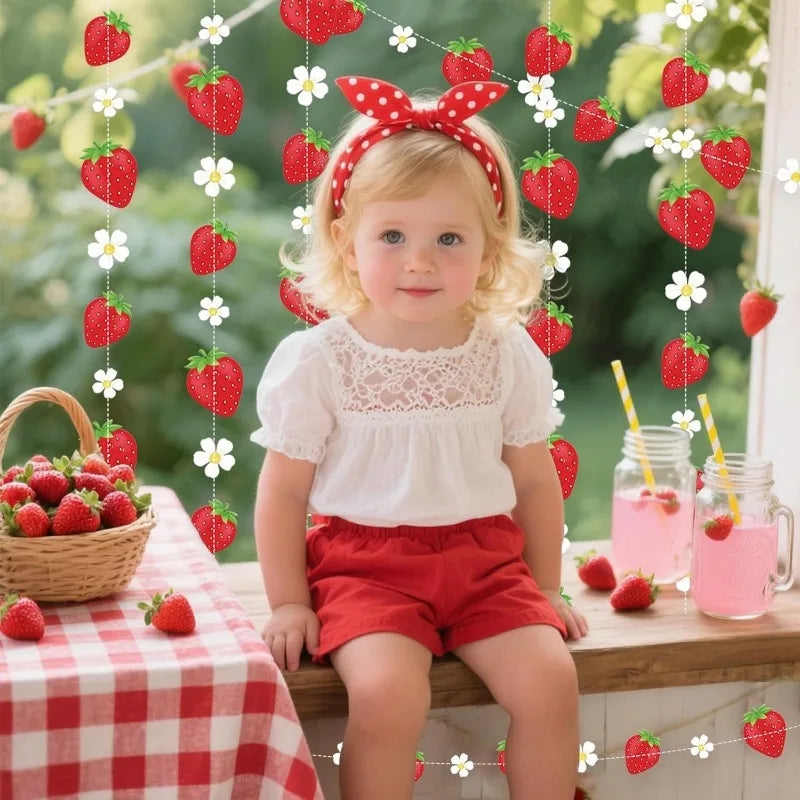 guirlande fraises fleurs blanches décoration anniversaire enfant rouge blanc vert festive tropicale chambre maison