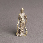statue bouddhiste miniature dorée traditionnelle relief détails vêtements bronze religieux