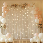 rideaux tulle plissé guirlande lumineuse ballons mariage anniversaire décoration événement festive romantique