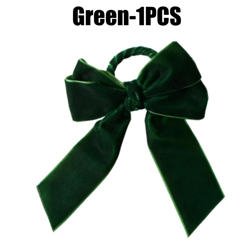 serviettes velours rouge blanc vert classiques élégantes décoration table événementiel mariage noël rouleaux serviettes