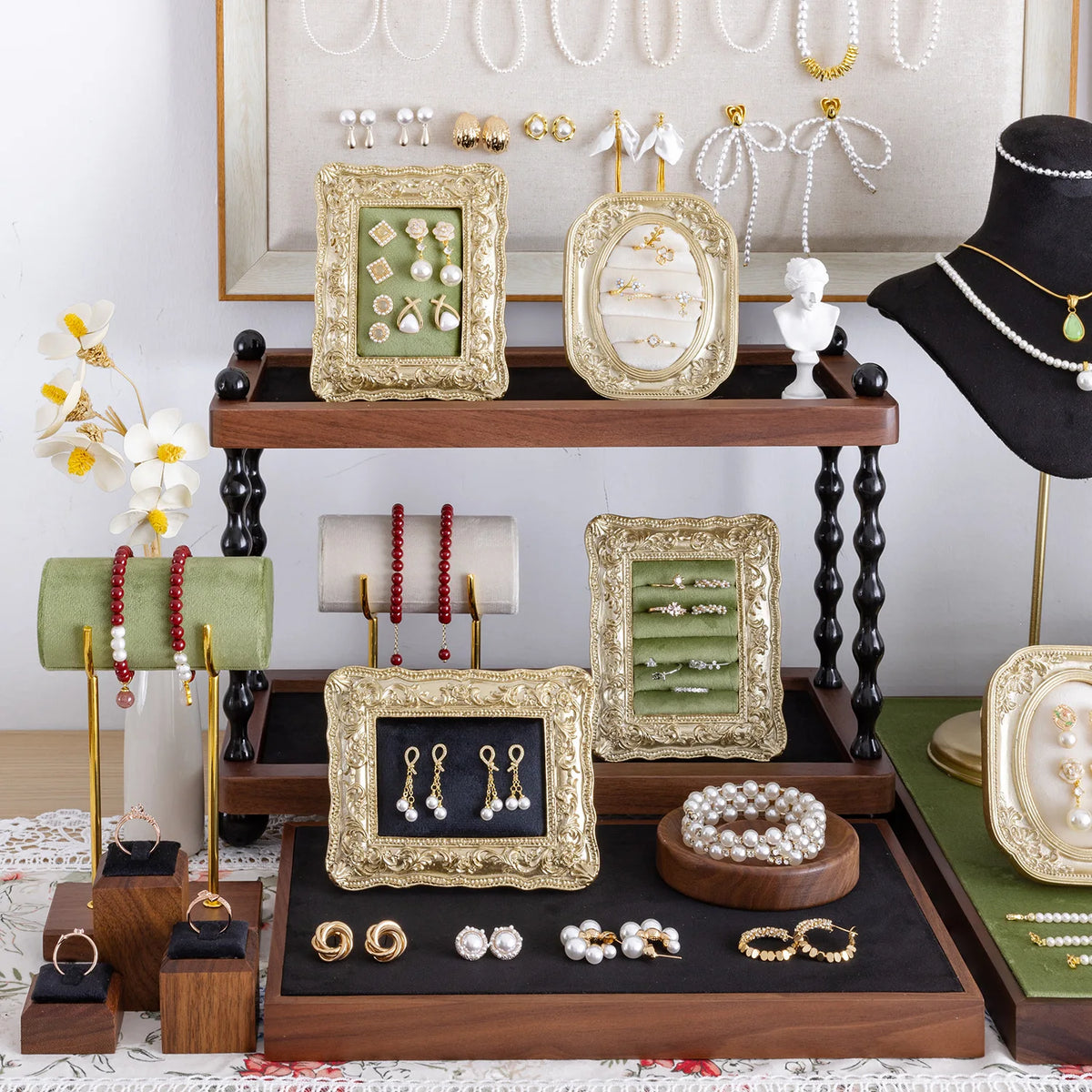 porte bijoux classique vintage or vert noir velours ornements baroques femme festival commercial