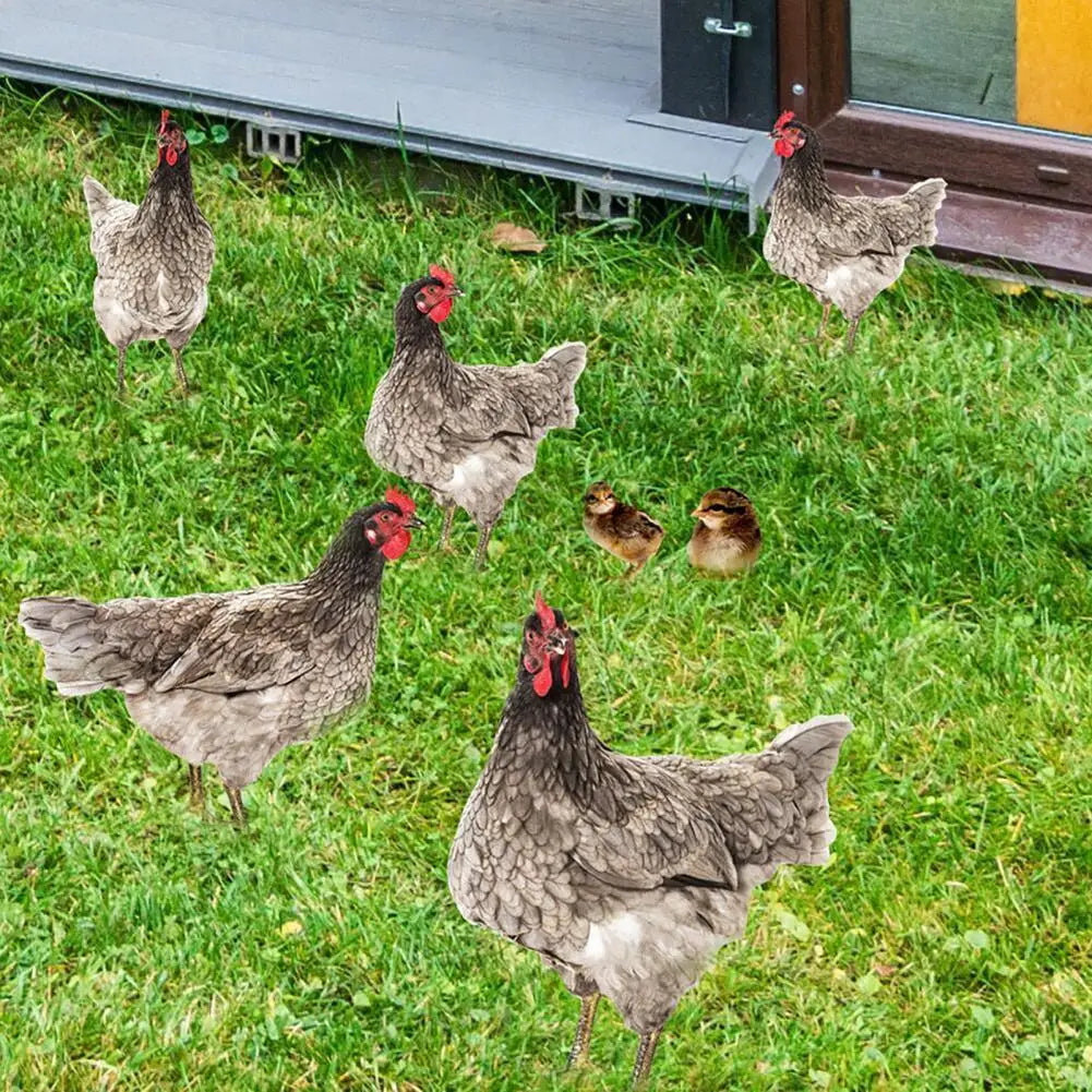 figurines poules gris marron noir blanches plumes yeux becs pattes réalistes extérieur tringle