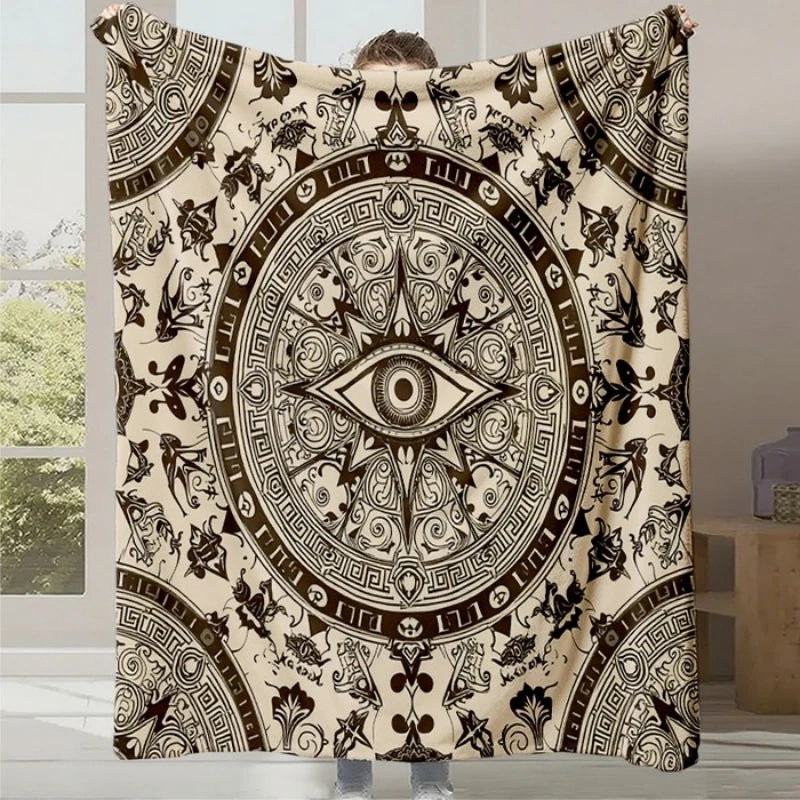 Motif ornemental détaillé en noir et blanc avec un oeil central symbole et des éléments décoratifs complexes.