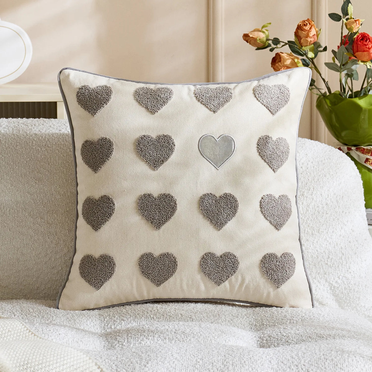housse coussin brodé cœur love moderne blanc rouge rose fixation décoration intérieure voiture
