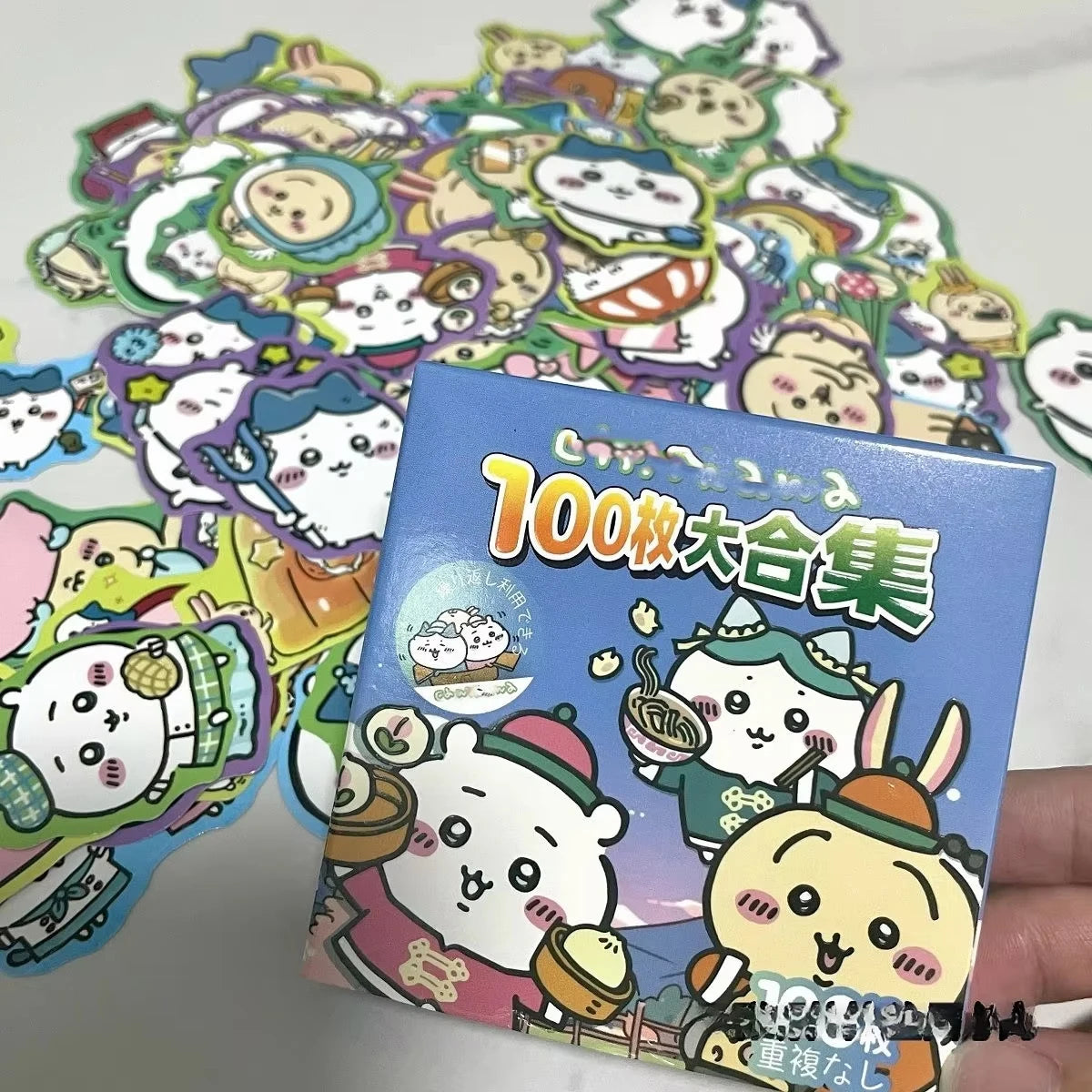 sticker kawaii mignon enfantin boîte stickers motifs personnages couleurs bleu rose blanc jaune vert