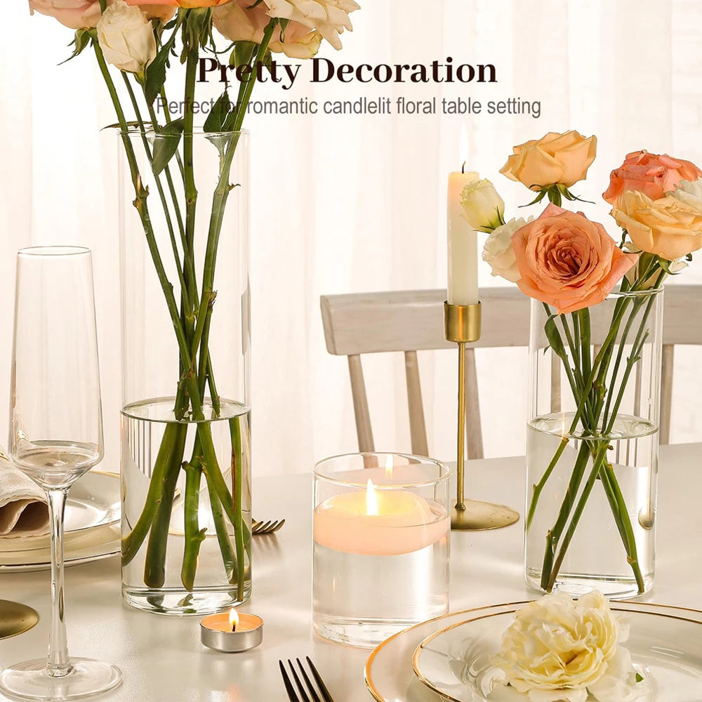 Vue de cote des vases en verre montrant leur forme epuree