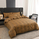 Housse de couette guépard avec taies d'oreiller assorties sur lit queen