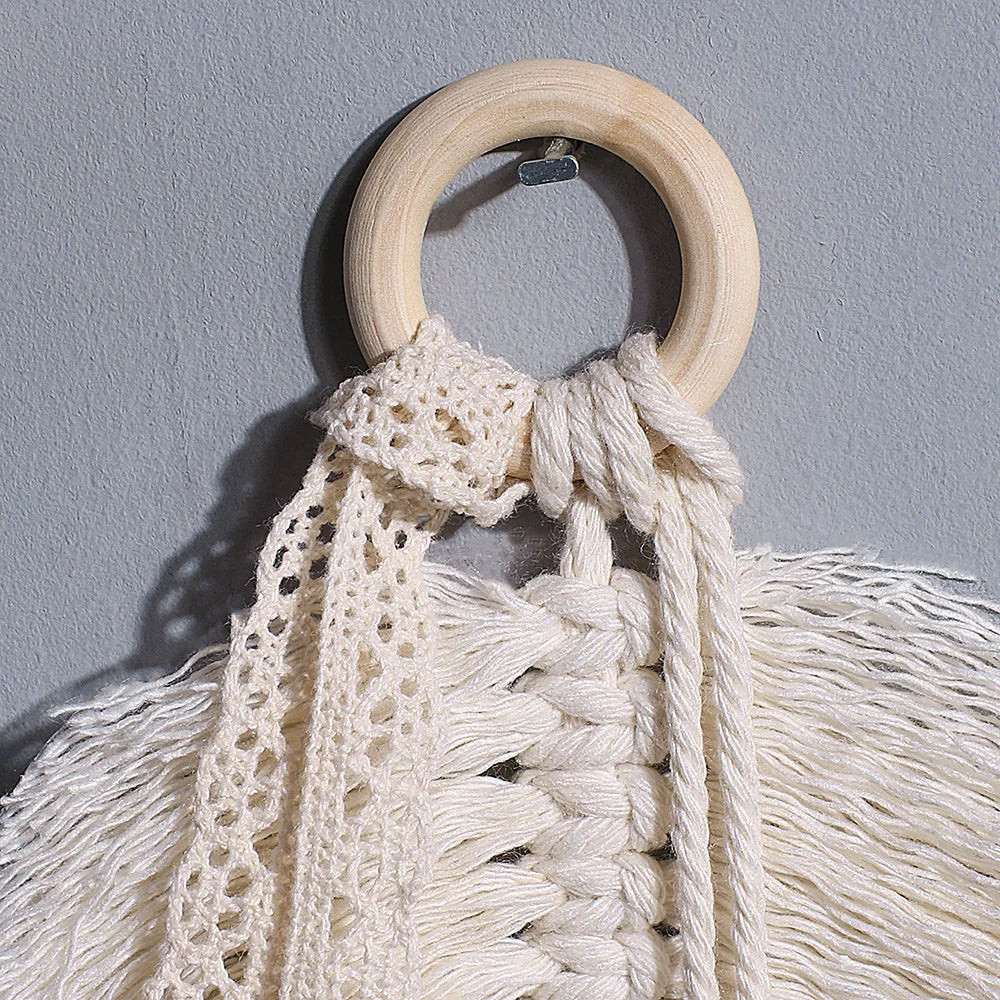 accessoire mural boho chic macramé franges blanc cassé anneau bois suspension chambre salon