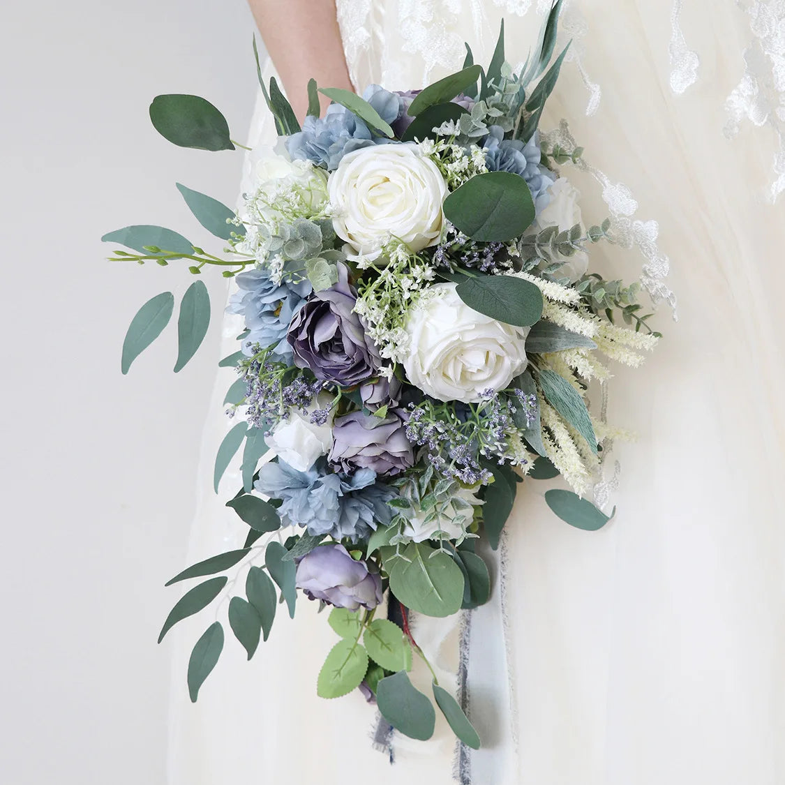 Bouquet cascade bleu pour mariage et événements spéciaux