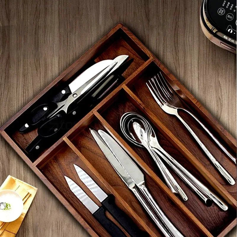 Comparaison de taille de la boîte de rangement avec des objets du quotidien