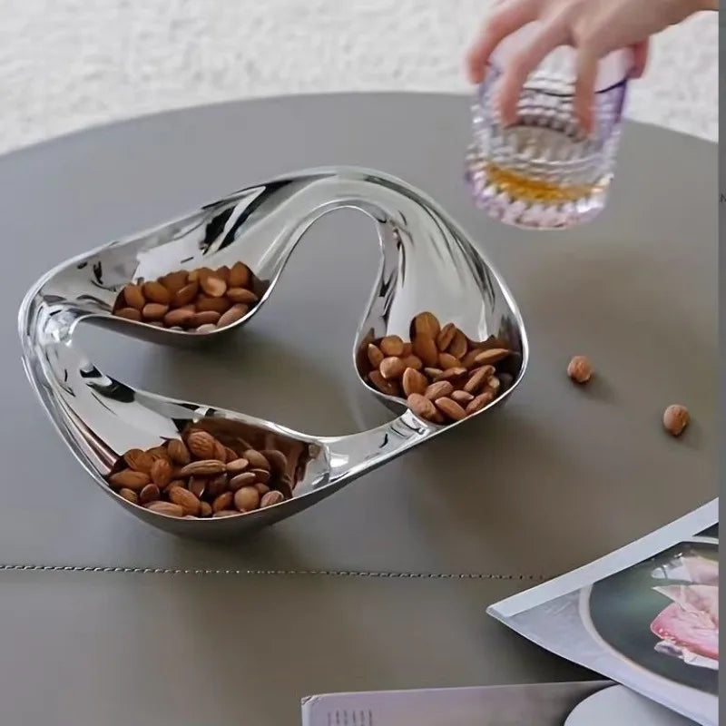 assiette compartimentée acier inoxydable moderne brillant poli noix cerises myrtilles chocolats bonbons