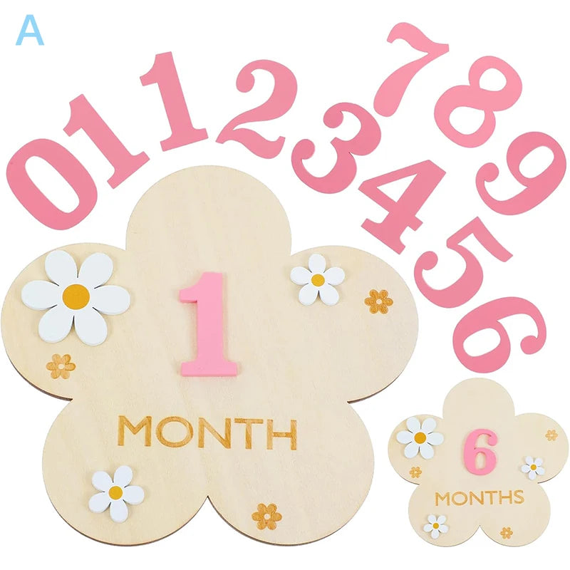 cadeaux bébé carte milestone fleur blanche rose clair mois texte gravé bois floral