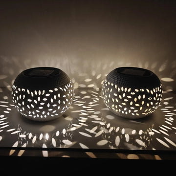 lampe solaire extérieure led noir blanche perforations feuilles decoratif oriental ambiance chaleureuse
