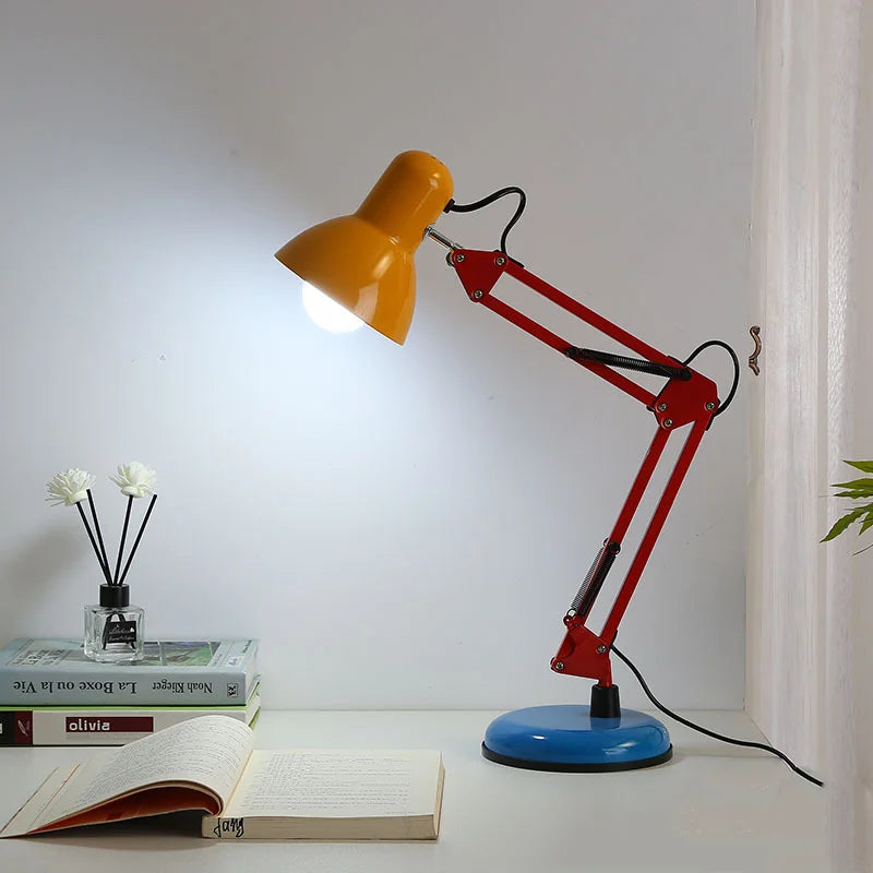 lampe sol moderne rouge bleu jaune blanc noir métal lisse industriel interrupteur flexible