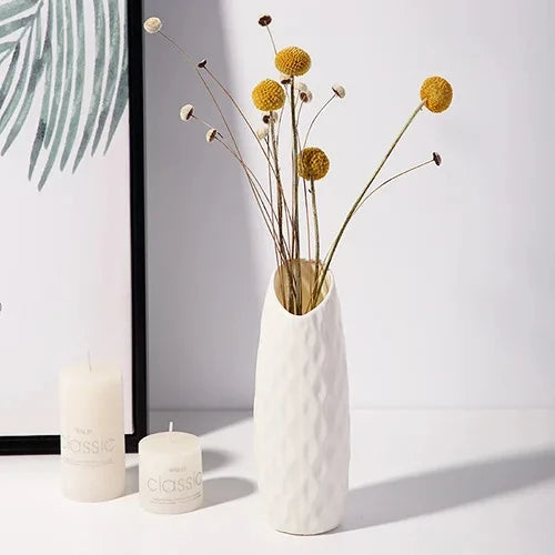 vases blancs modernes rayures horizontales rose pâle vert clair décoration intérieure minimalistes