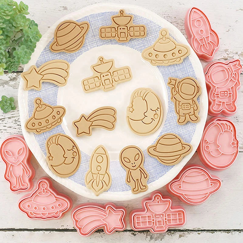 outils pâtisserie emporte pièces biscuits animaux dessin animé cartoon orange vert rose beige