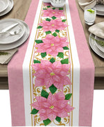 Chemin de table élégant orné de belles fleurs de poinsettia roses et de motifs dorés.