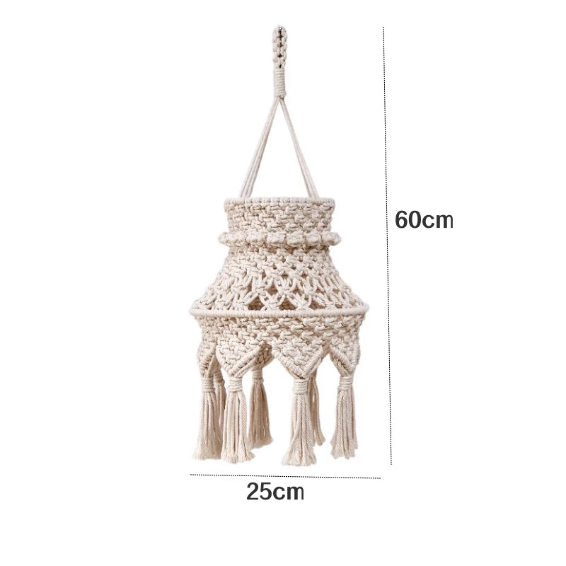 lampe suspendue boho macramé blanc cassé motifs géométriques boule bois franges decoration maison salon