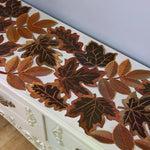 nappe automnale feuilles erables brode marron orange rustique citrouilles bougies decoration